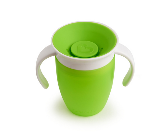 VASO 3607 OZ. CON ASAS Y TAPA VERDE MUNCHKIN