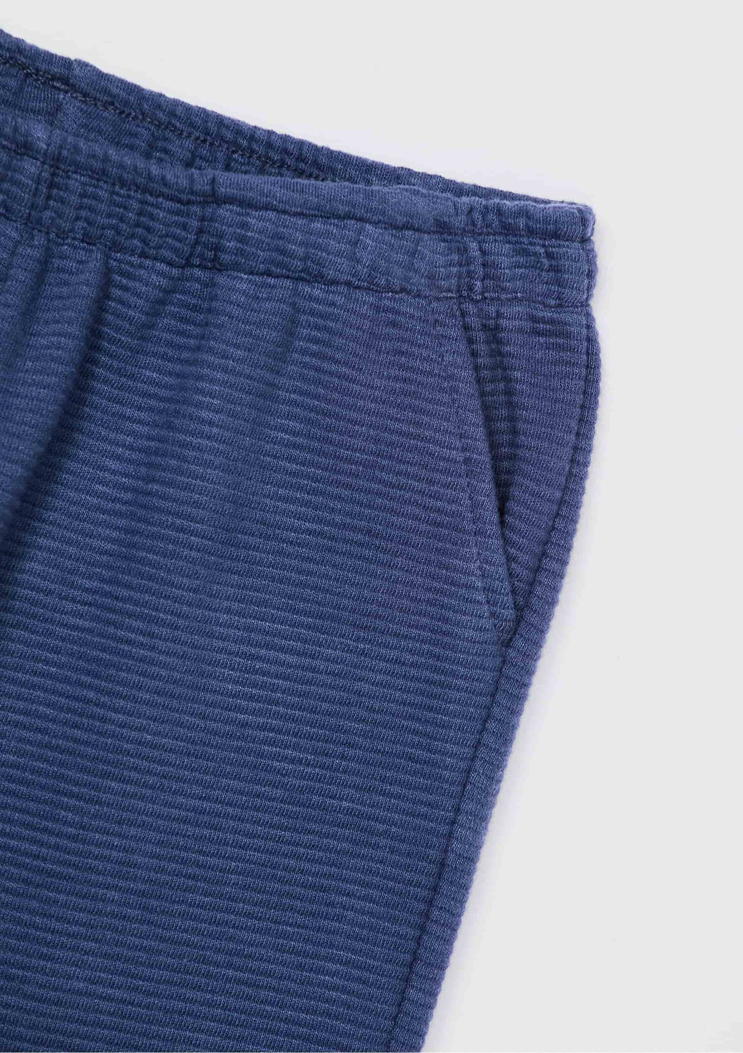 Pantalón azul para niño
