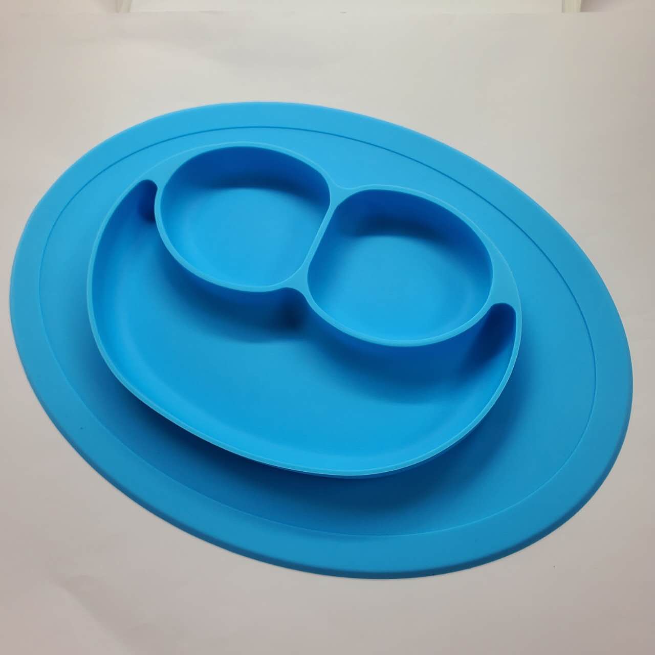 Plato de silicona con divisiones