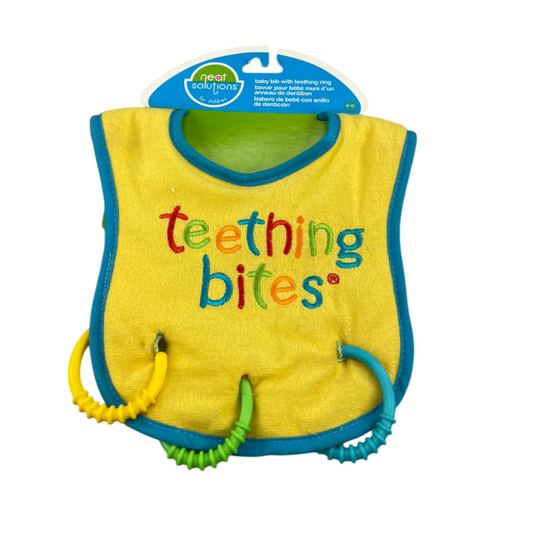 Babero con entretenedor