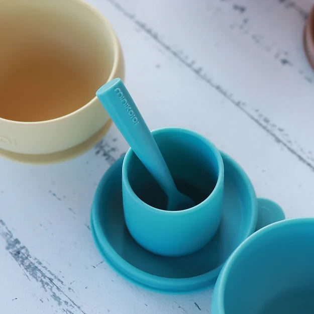 Set de Bowl con tapa, cuchara y vasito.