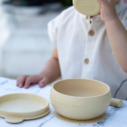 Set de Bowl con tapa, cuchara y vasito.